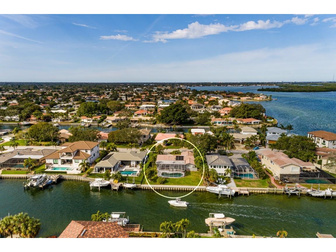 2074 Illinois Avenue NE Saint Petersburg FL 33703 - TAMPA BAY U8226256 image1