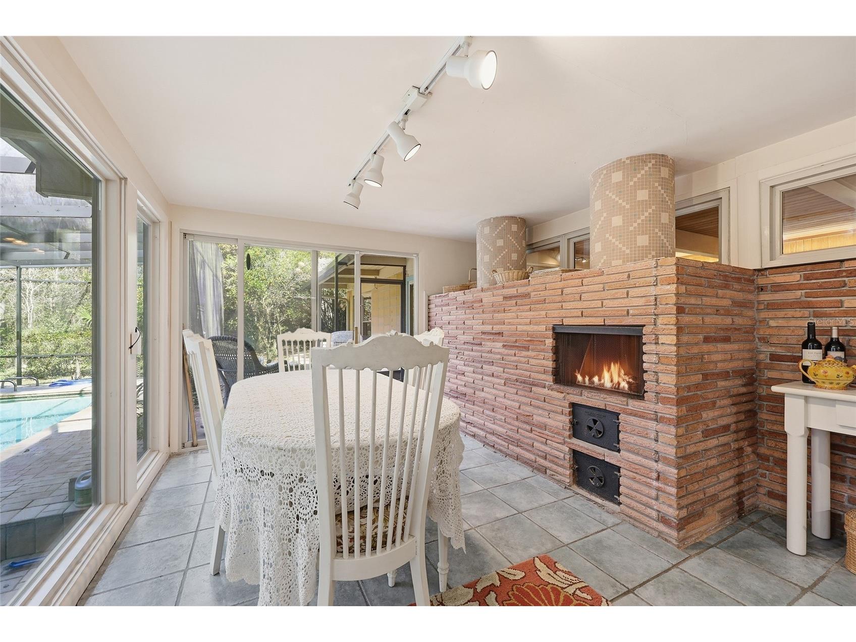 2074 NW 11th Road Gainesville FL 32605 GC537601 image13