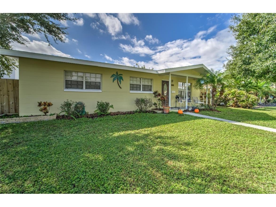 208 44th Avenue NE Saint Petersburg FL 33703 TB8377898 image1