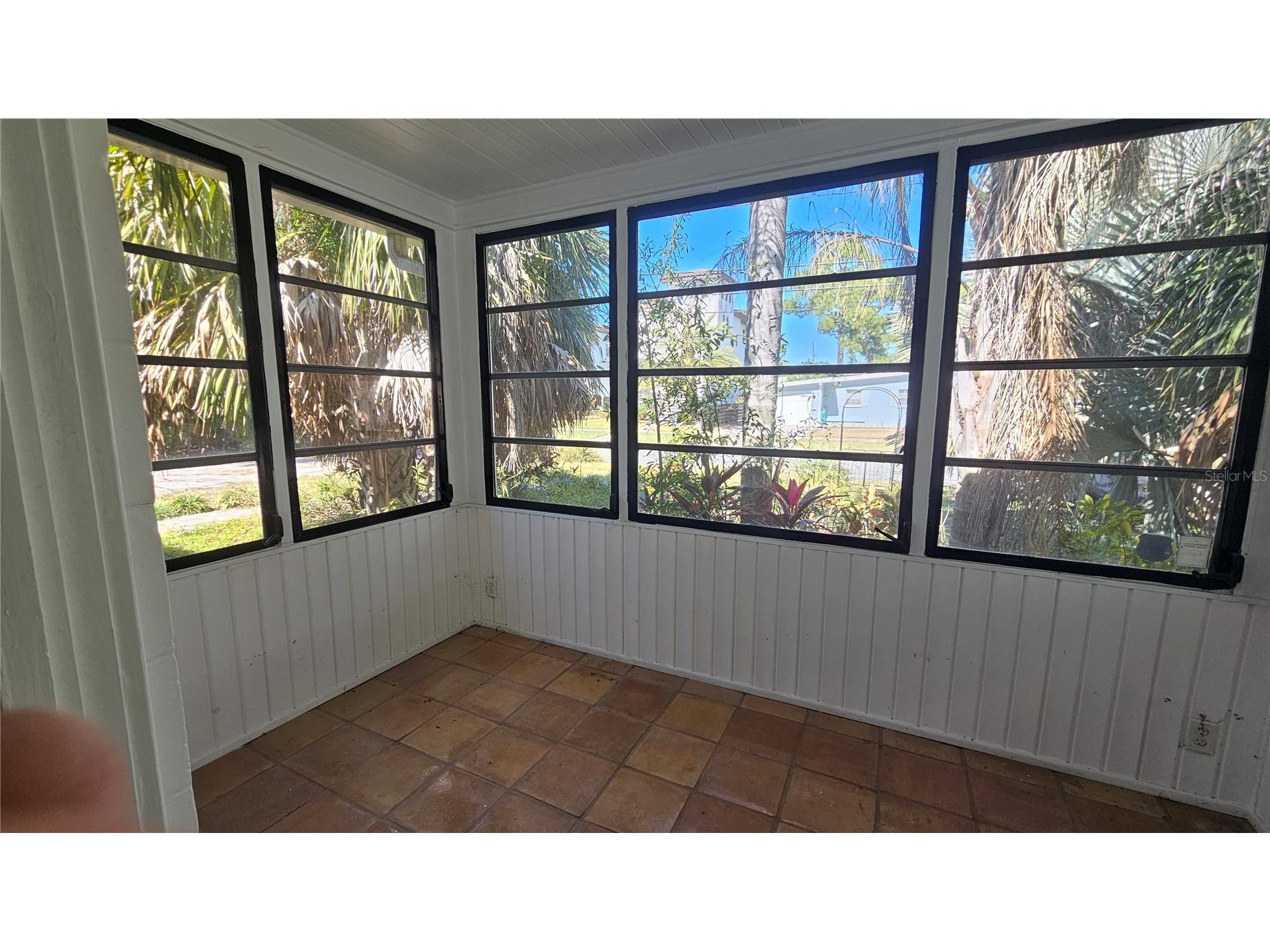 208 48th Avenue N Saint Petersburg FL 33703 TB8499062 image34