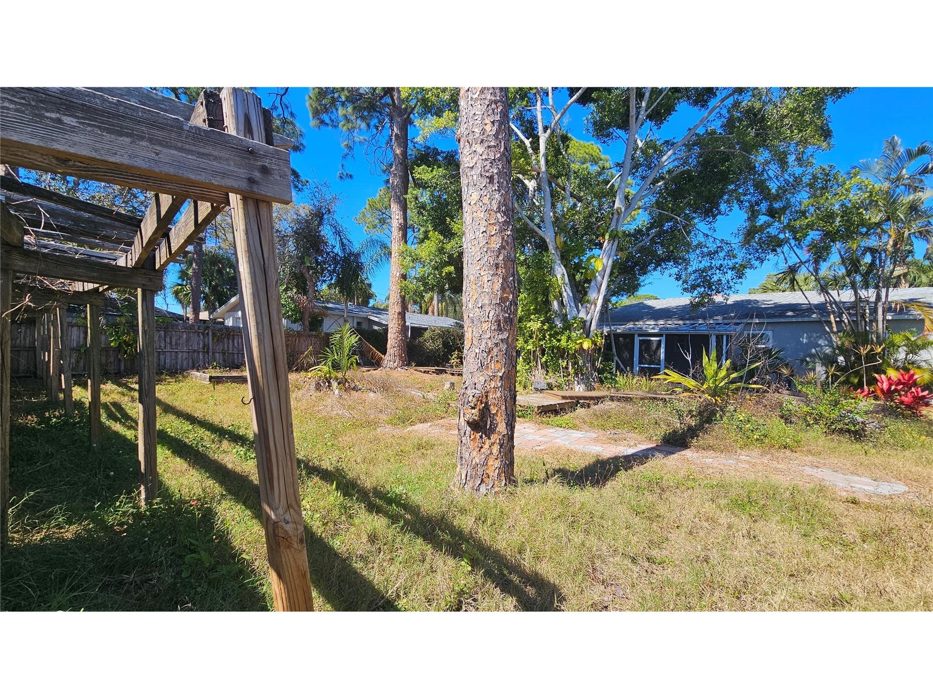 208 48th Avenue N Saint Petersburg FL 33703 TB8499062 image54
