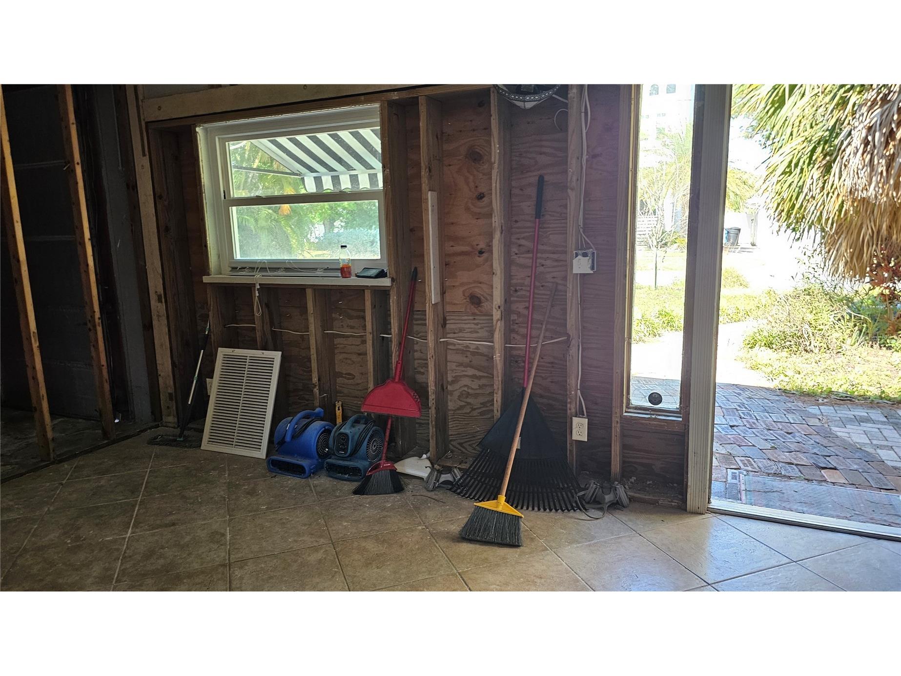 208 48th Avenue N Saint Petersburg FL 33703 TB8499062 image56