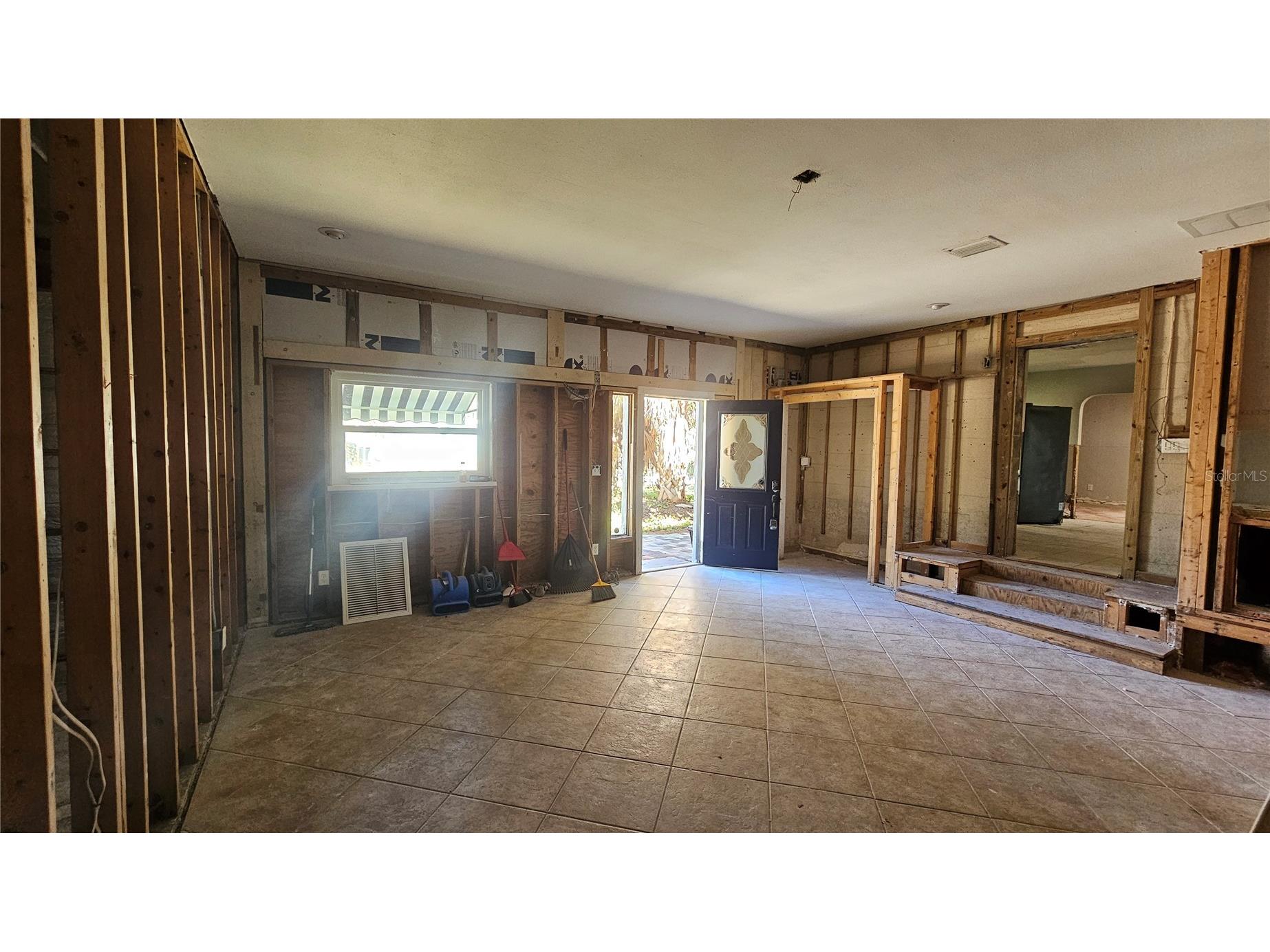 208 48th Avenue N Saint Petersburg FL 33703 TB8499062 image7