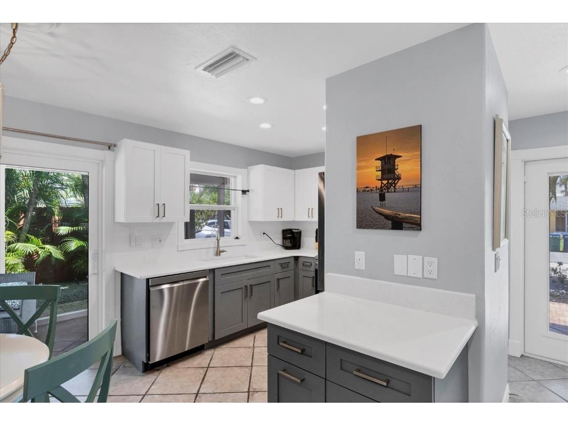 208 82nd Street #B Holmes Beach FL 34217 A4667981 image14