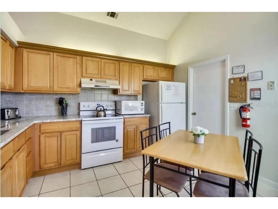 208 Applewood Court Kissimmee FL 34743 O6392679 image4