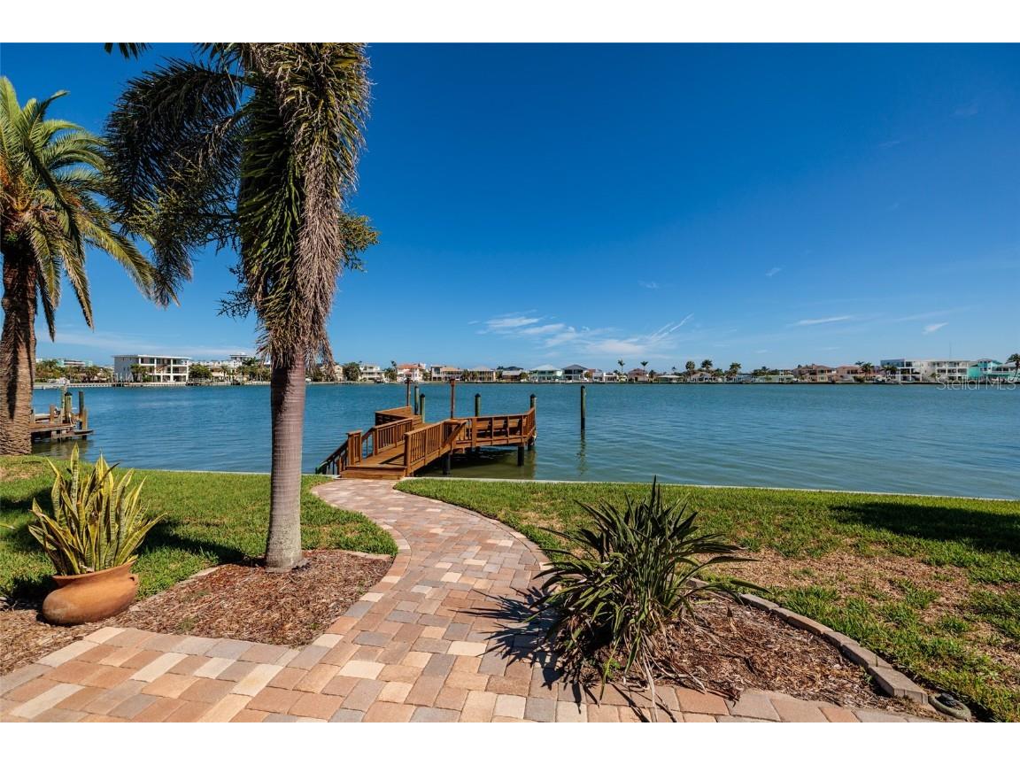 208 Bath Club Boulevard N North Redington Beach FL 33708 - BOCA CIEGA BAY TB8397671 image1