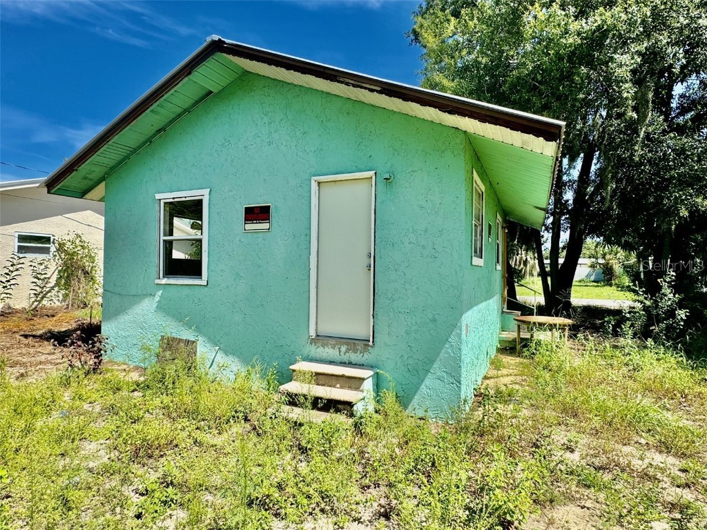 208 E Booker Street Avon Park FL 33825 T3551869 image1