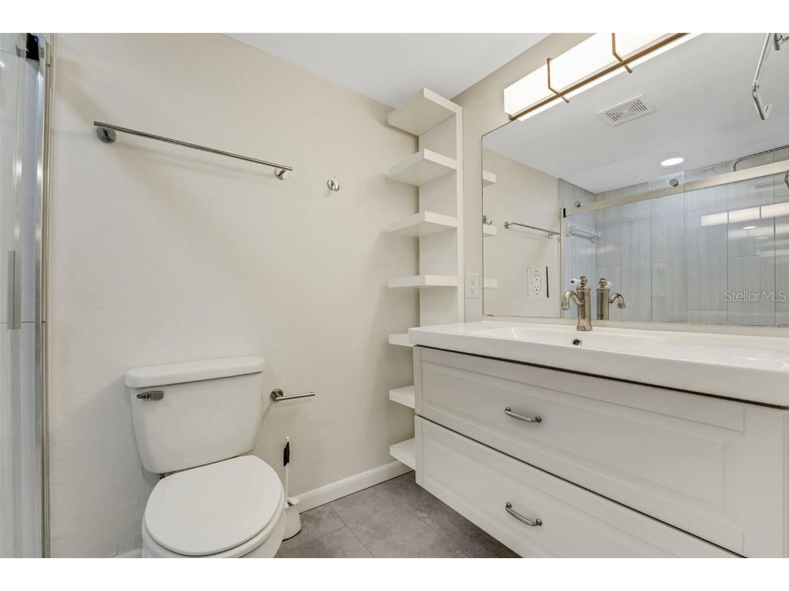 208 Lake Howard Drive NW #104 Winter Haven FL 33880 P4935096 image11