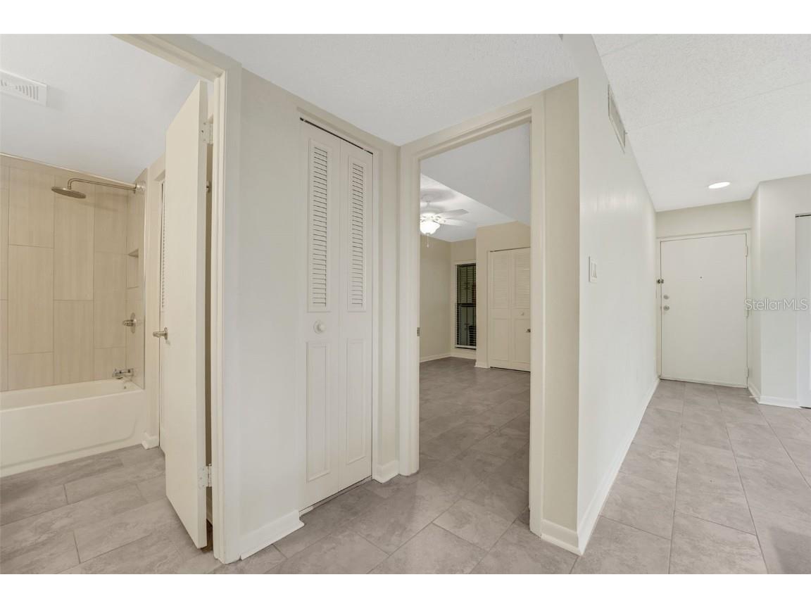 208 Lake Howard Drive NW #104 Winter Haven FL 33880 P4935096 image12