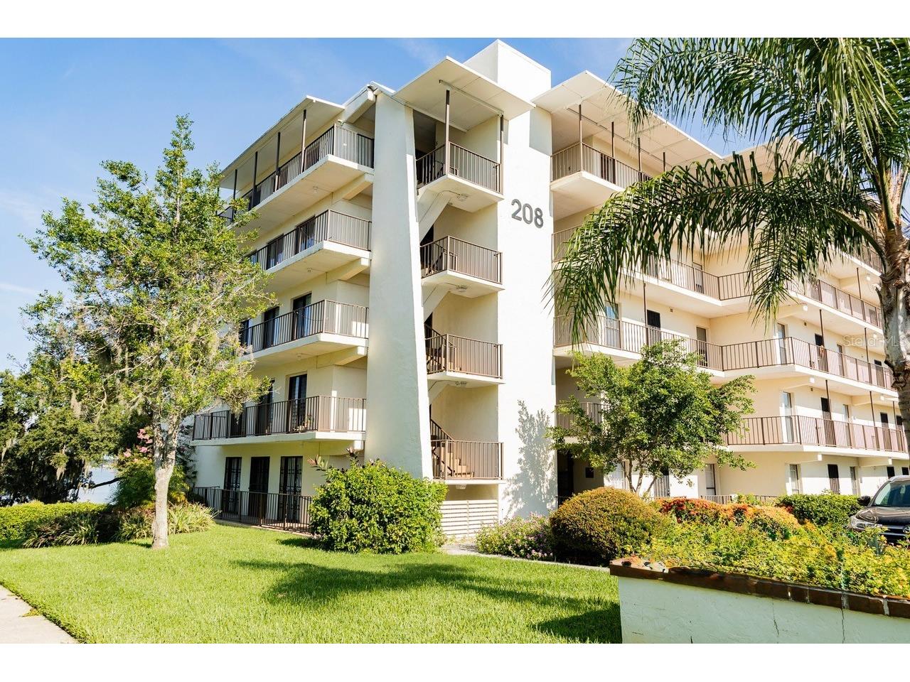 208 Lake Howard Drive NW #104 Winter Haven FL 33880 P4938603 image1