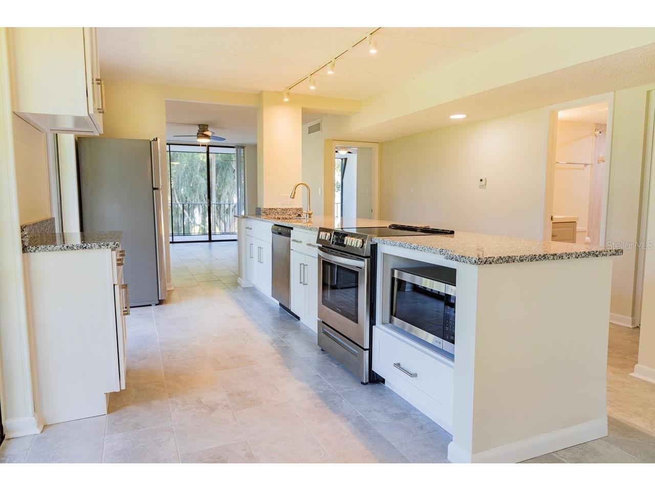 208 Lake Howard Drive NW #104 Winter Haven FL 33880 P4938603 image7