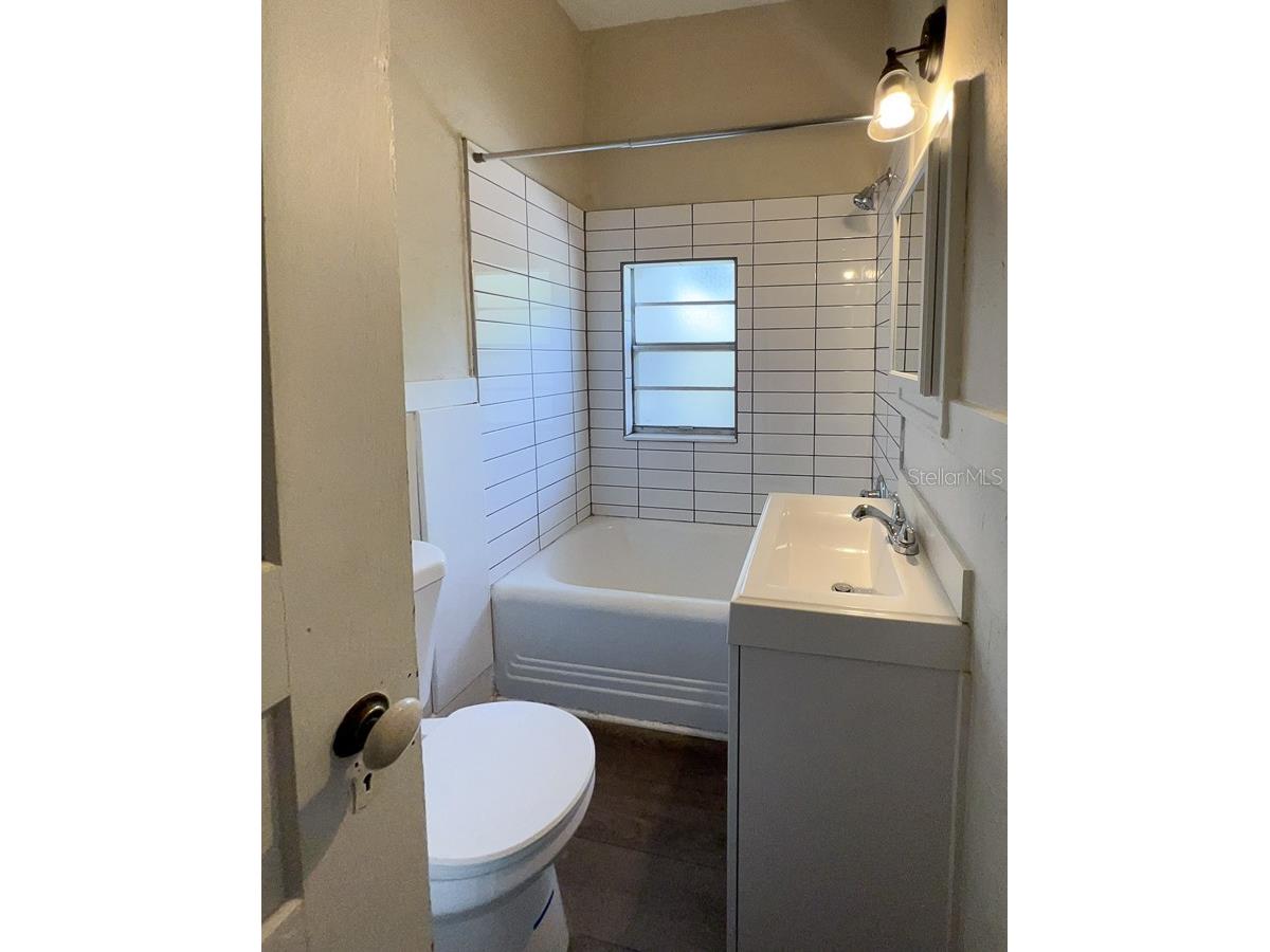 208 NE 4th Street Gainesville FL 32601 GC537822 image12