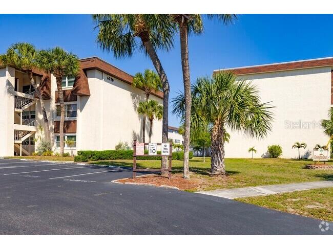 208 NE Monroe Circle N #307 Saint Petersburg FL 33702 A4693590 image1