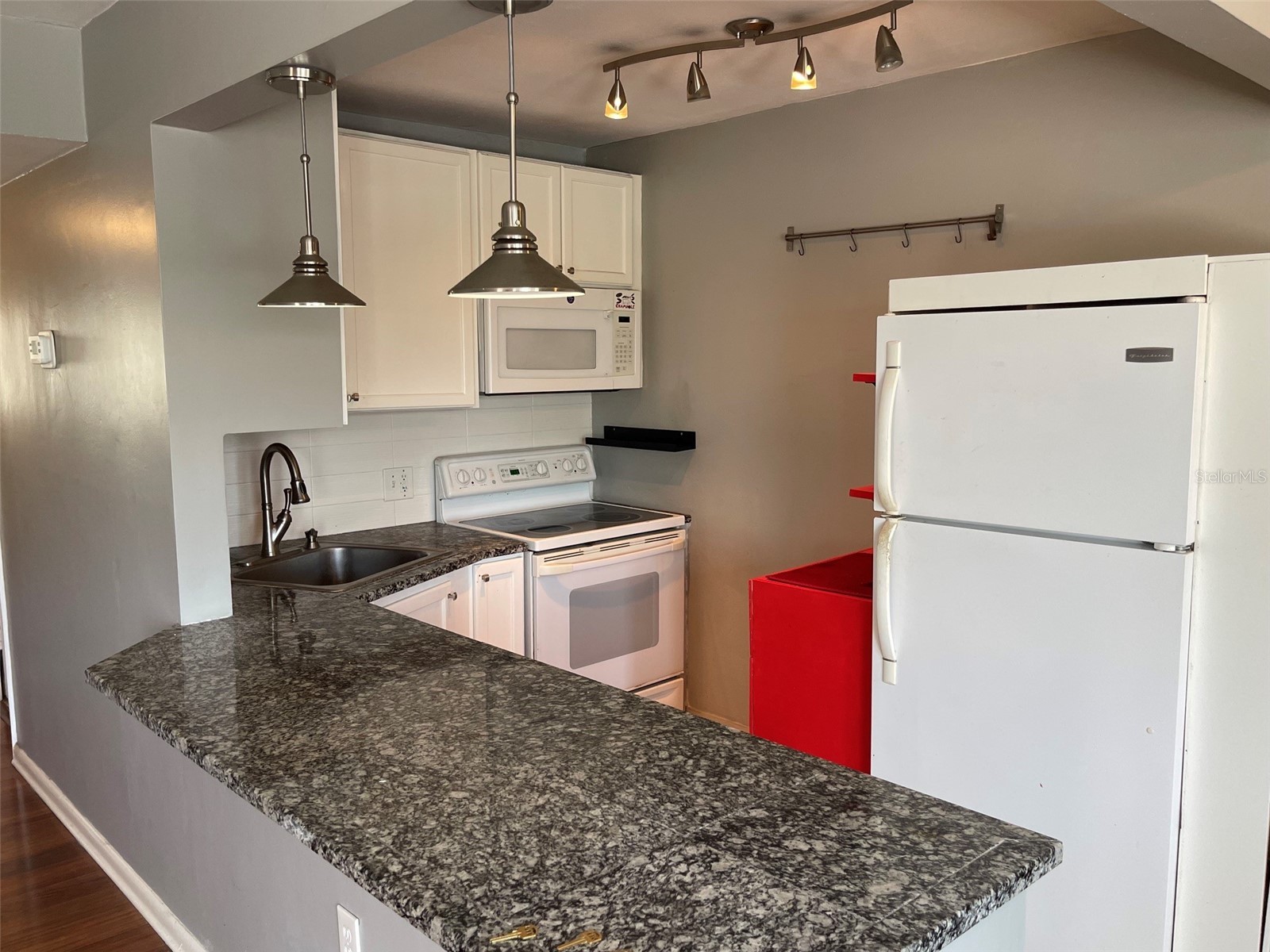 208 NE Monroe Circle N #307 Saint Petersburg FL 33702 A4693590 image6
