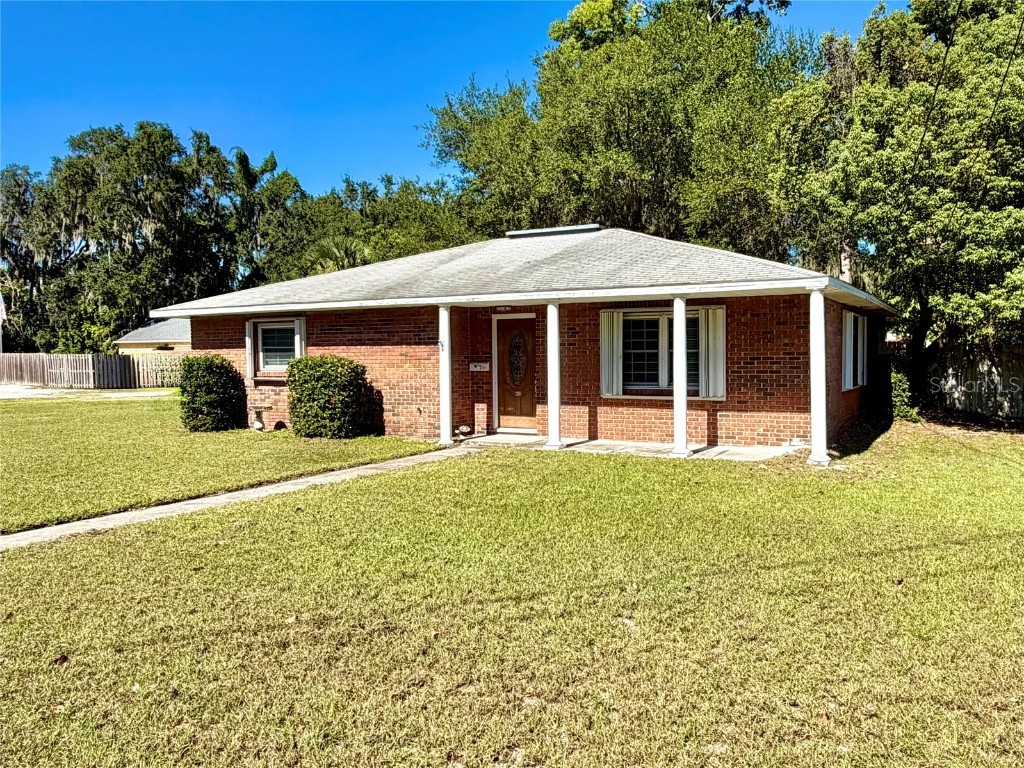 208 Palm Way Tavares FL 32778 G5103376 image1