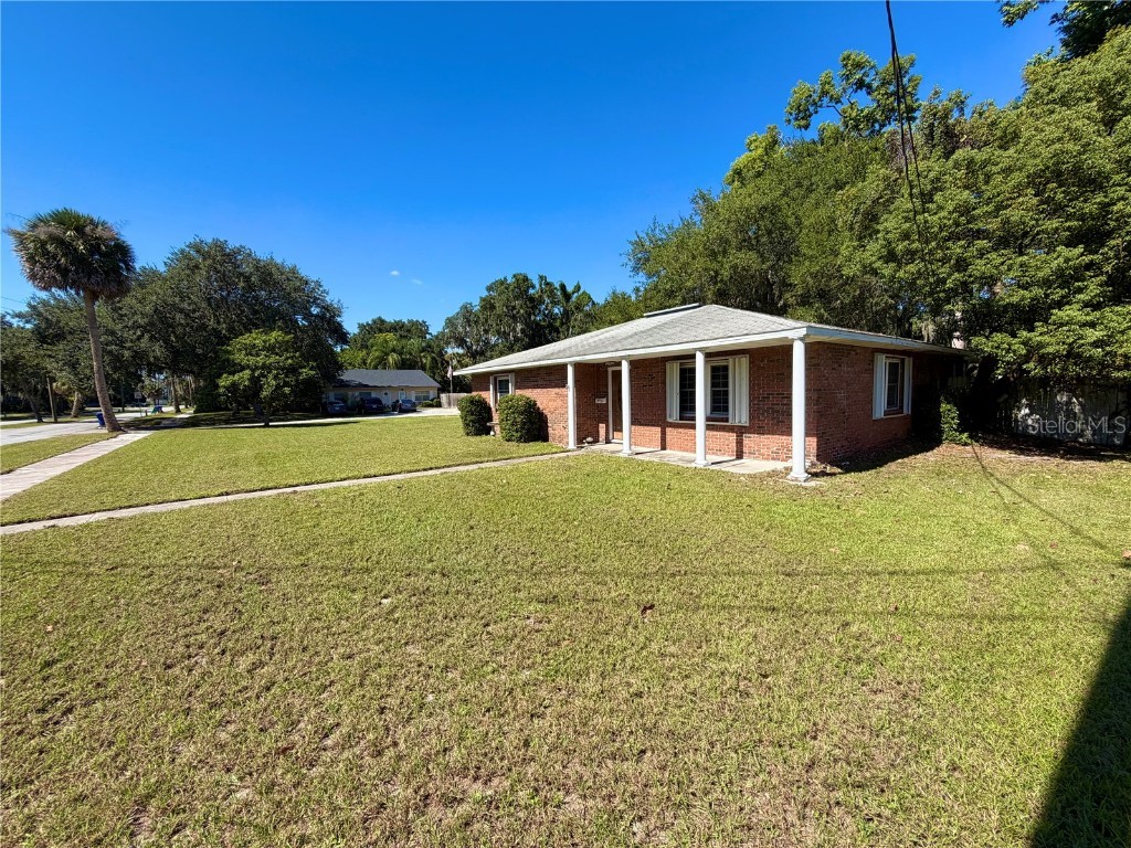 208 Palm Way Tavares FL 32778 G5103376 image2