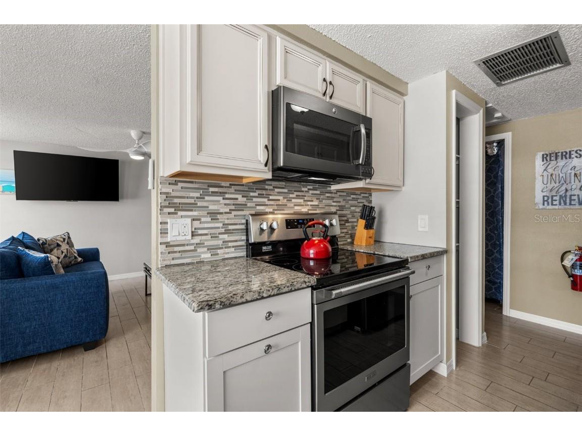 208 Peacock Lane Holmes Beach FL 34217 A4651677 image28