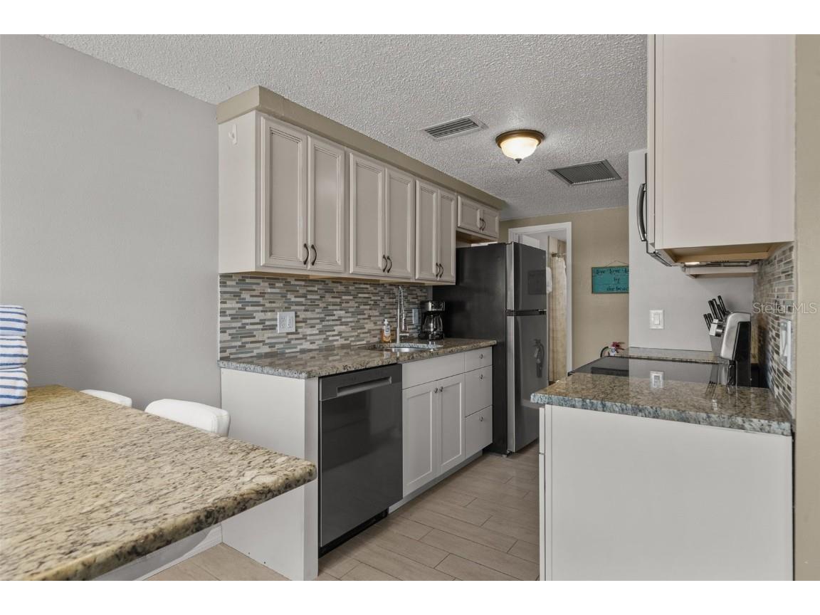 208 Peacock Lane Holmes Beach FL 34217 A4651677 image9