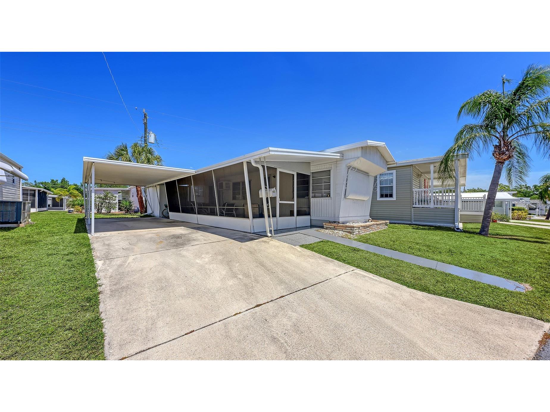 208 Southwinds Drive Sarasota FL 34231 A4690882 image1
