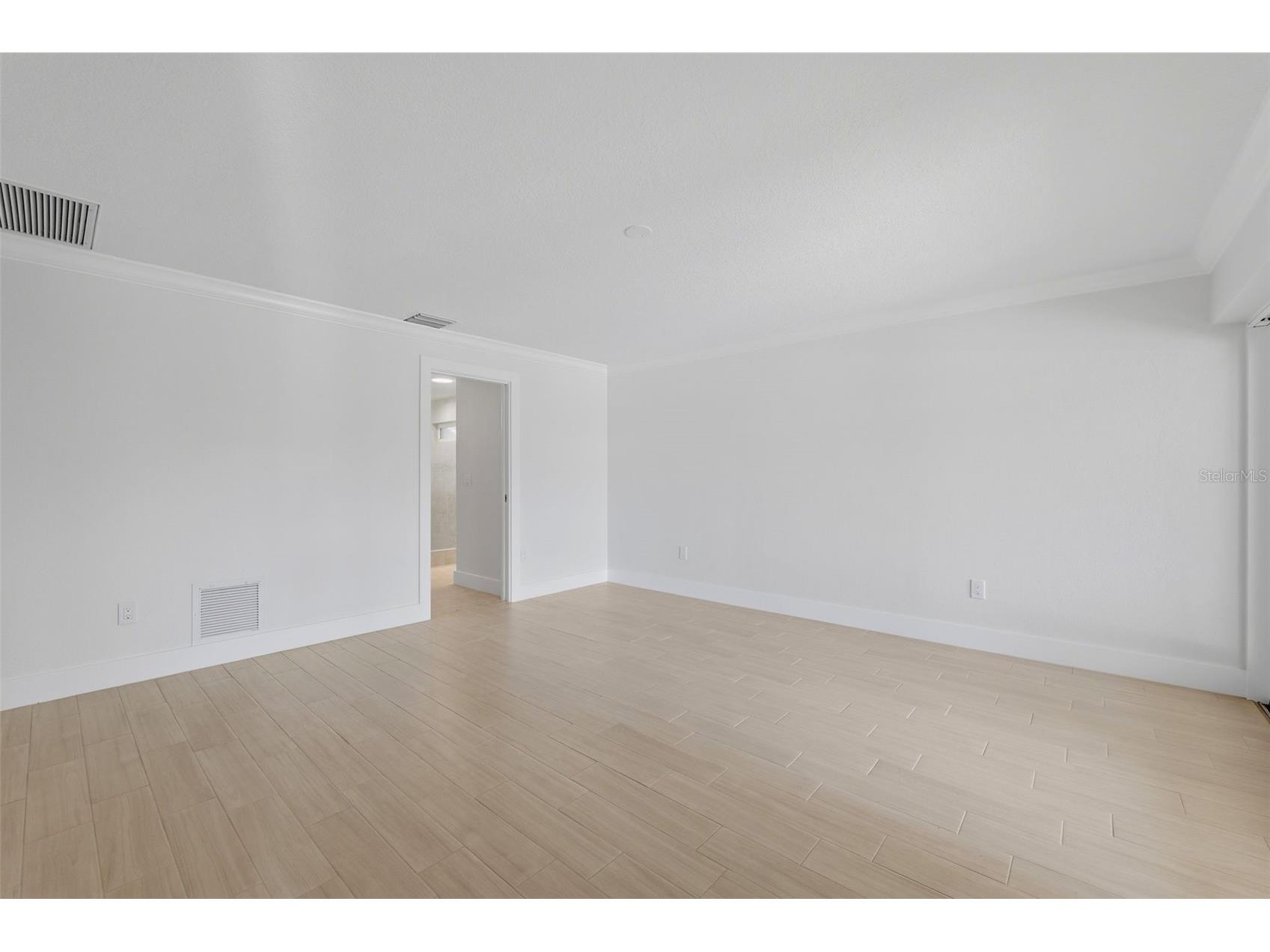 2080 Hawaii Avenue NE Saint Petersburg FL 33703 TB8498249 image21
