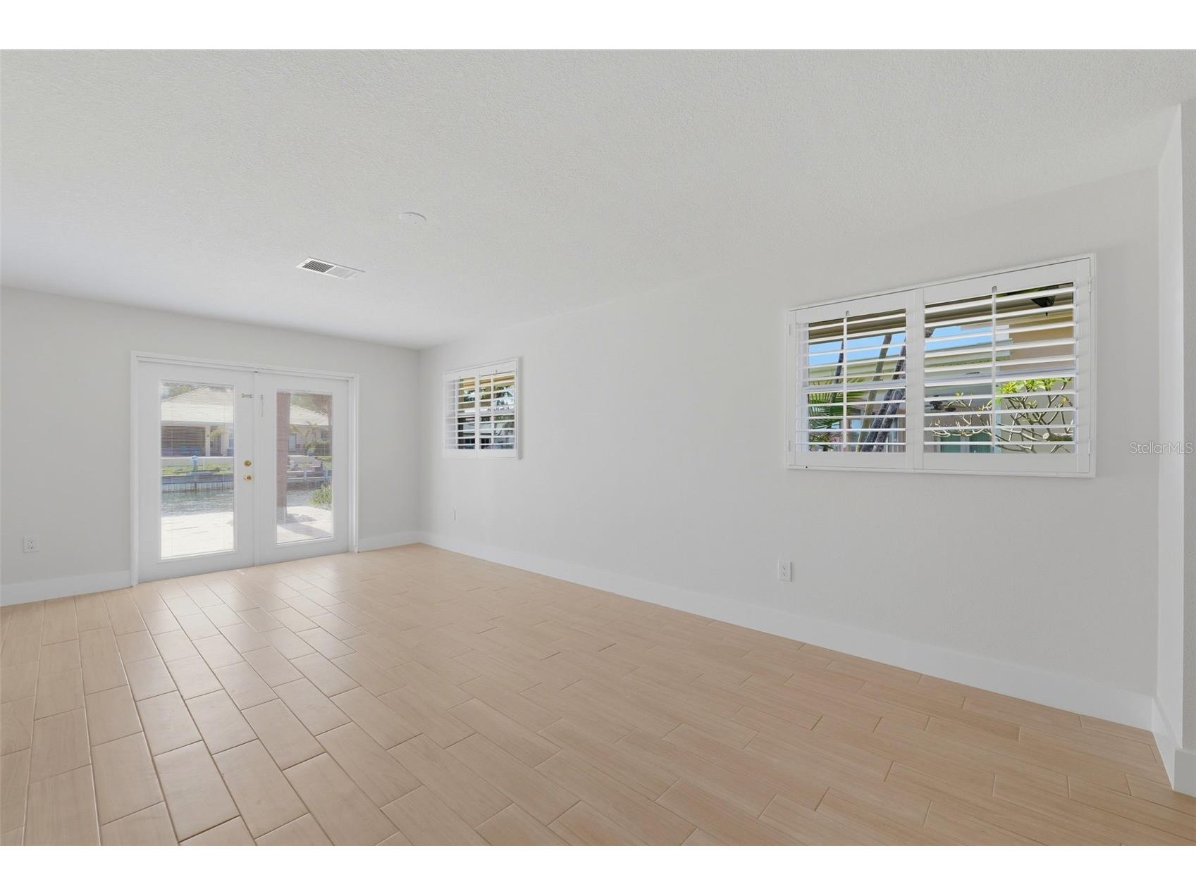 2080 Hawaii Avenue NE Saint Petersburg FL 33703 TB8498249 image29