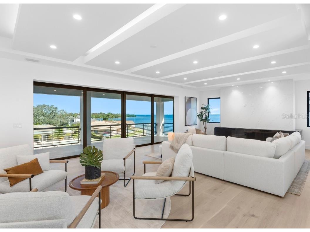 2081 Michigan Avenue NE Saint Petersburg FL 33703 TB8344767 image12