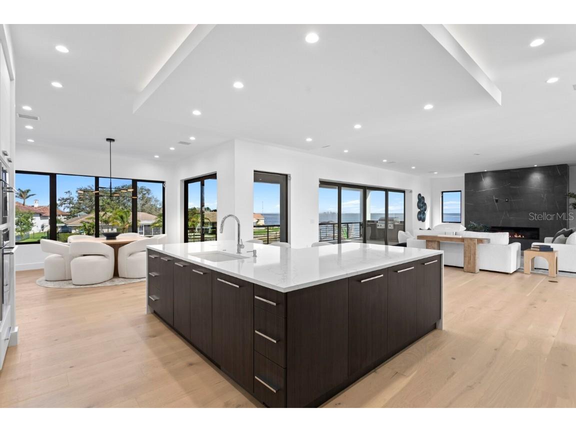 2081 Michigan Avenue NE Saint Petersburg FL 33703 TB8344767 image13