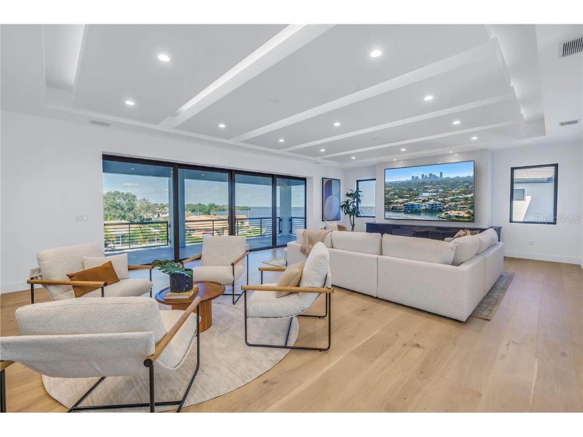 2081 Michigan Avenue NE Saint Petersburg FL 33703 TB8344767 image32