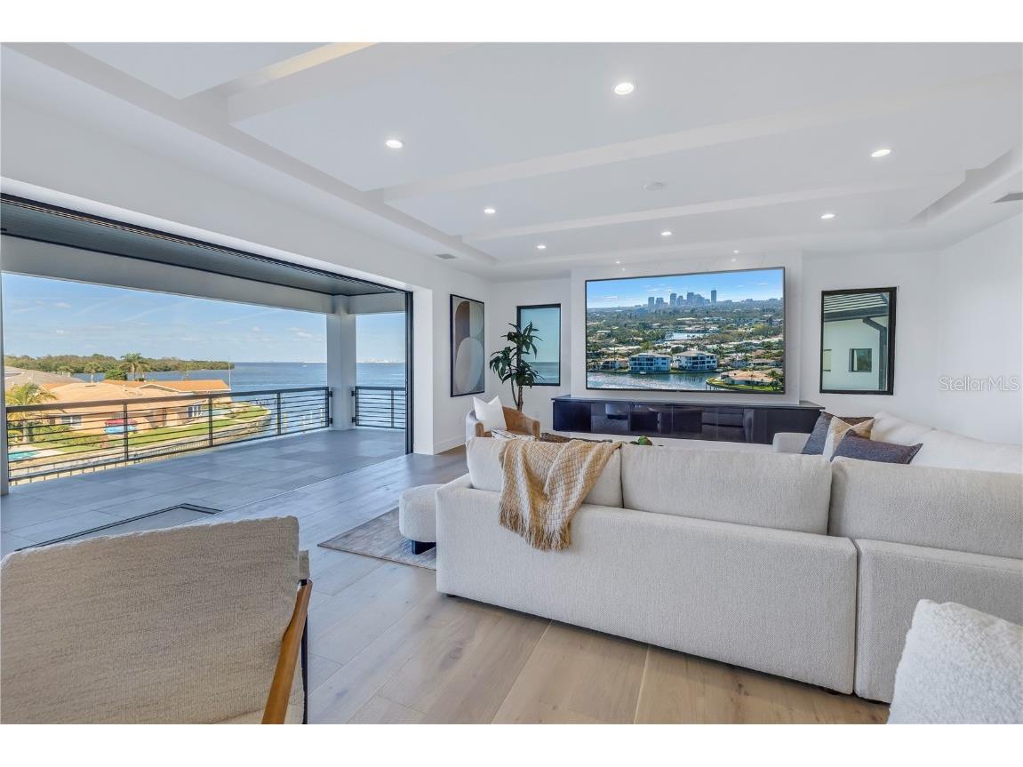 2081 Michigan Avenue NE Saint Petersburg FL 33703 TB8344767 image33