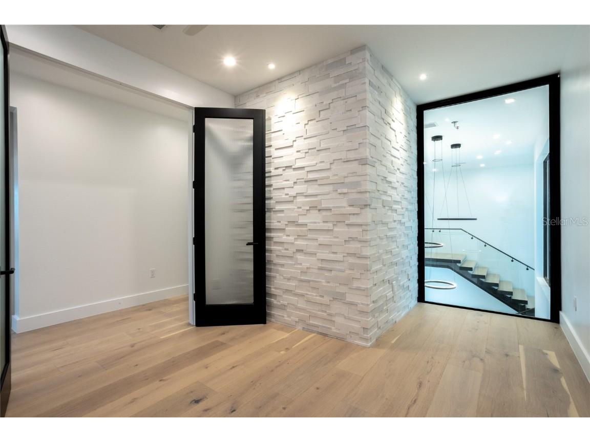 2081 Michigan Avenue NE Saint Petersburg FL 33703 TB8344767 image36