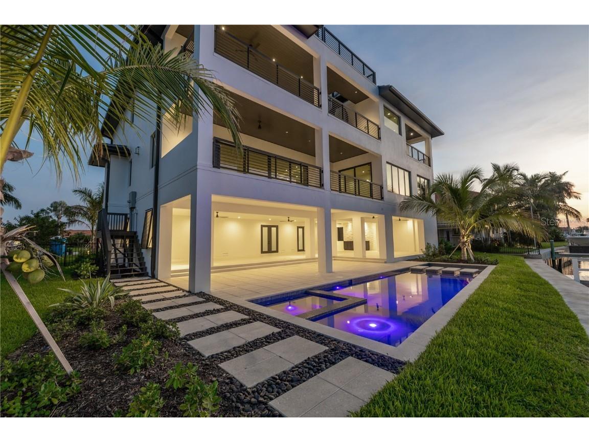 2081 Michigan Avenue NE Saint Petersburg FL 33703 TB8344767 image4