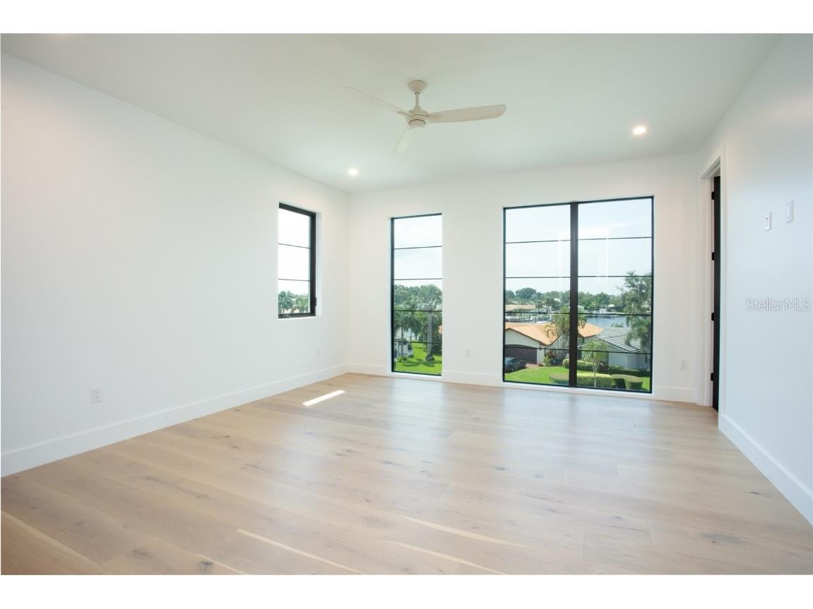 2081 Michigan Avenue NE Saint Petersburg FL 33703 TB8344767 image43