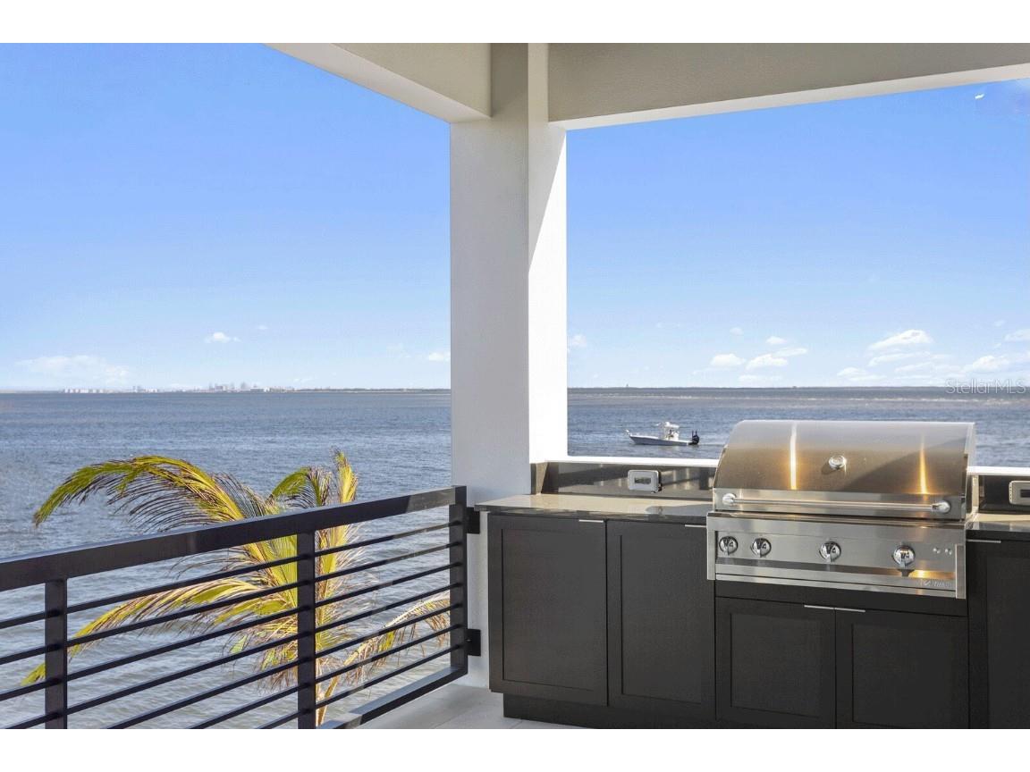 2081 Michigan Avenue NE Saint Petersburg FL 33703 TB8344767 image5