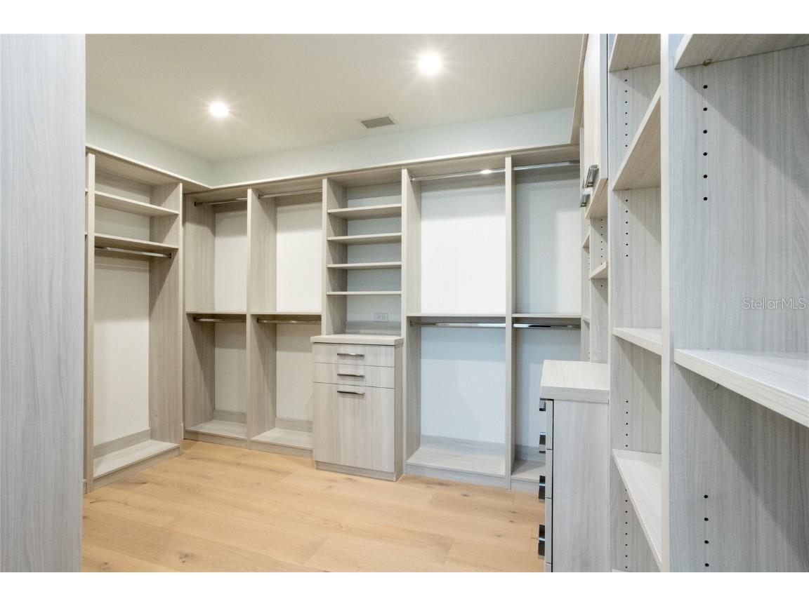 2081 Michigan Avenue NE Saint Petersburg FL 33703 TB8344767 image53