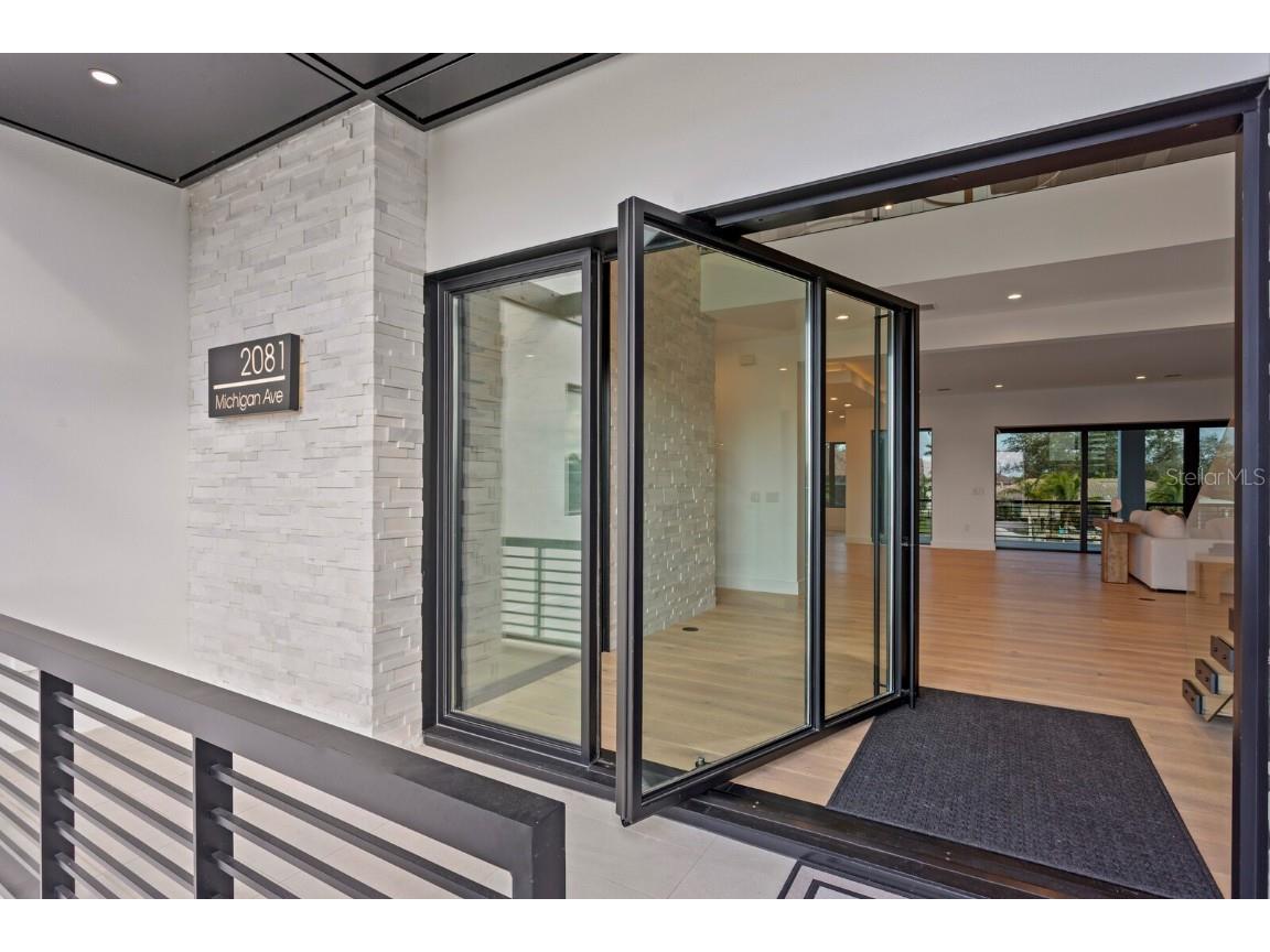 2081 Michigan Avenue NE Saint Petersburg FL 33703 TB8344767 image6