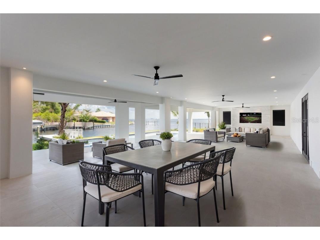 2081 Michigan Avenue NE Saint Petersburg FL 33703 TB8344767 image68