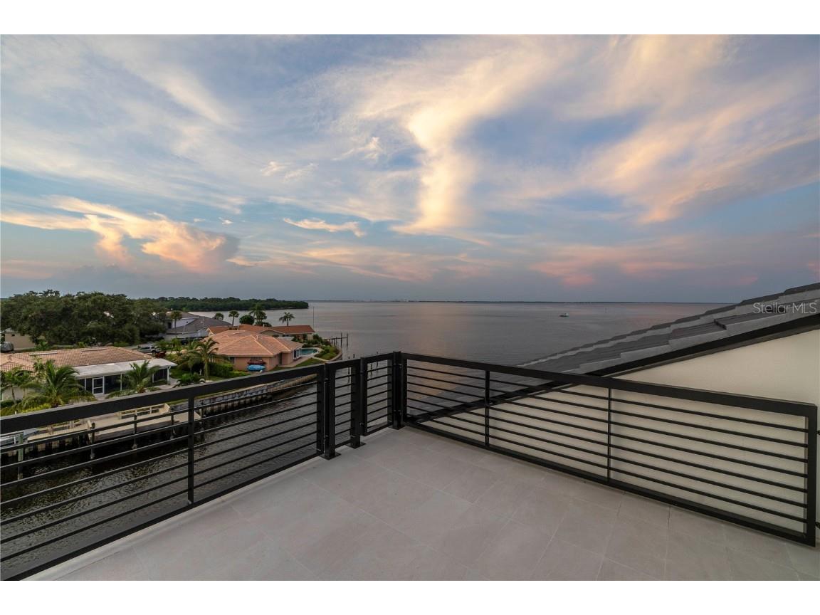 2081 Michigan Avenue NE Saint Petersburg FL 33703 TB8344767 image72