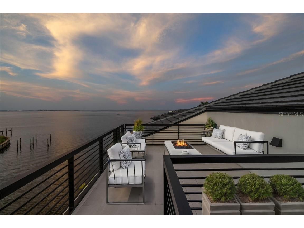 2081 Michigan Avenue NE Saint Petersburg FL 33703 TB8344767 image73