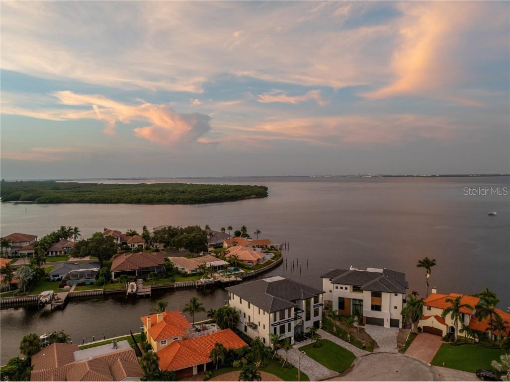 2081 Michigan Avenue NE Saint Petersburg FL 33703 TB8344767 image77