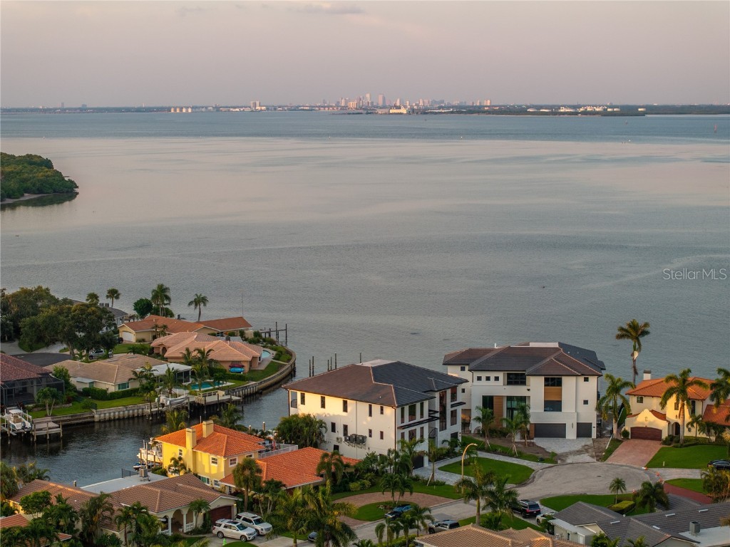 2081 Michigan Avenue NE Saint Petersburg FL 33703 TB8344767 image78