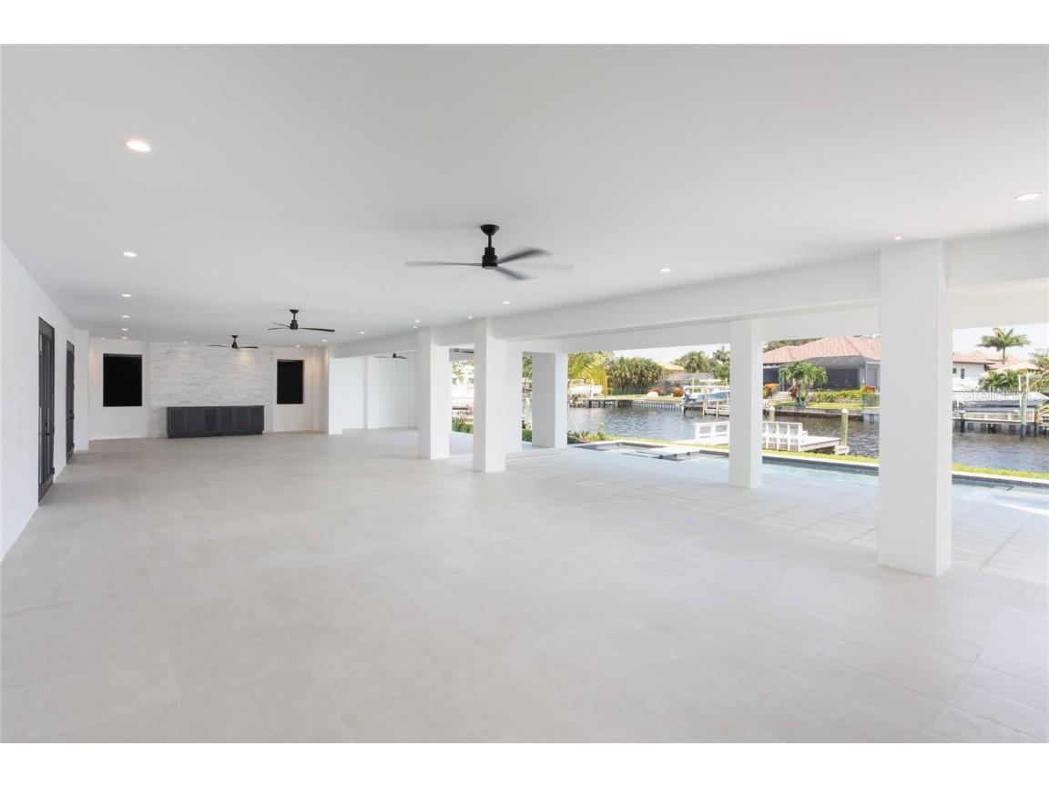 2081 Michigan Avenue NE Saint Petersburg FL 33703 TB8344767 image79