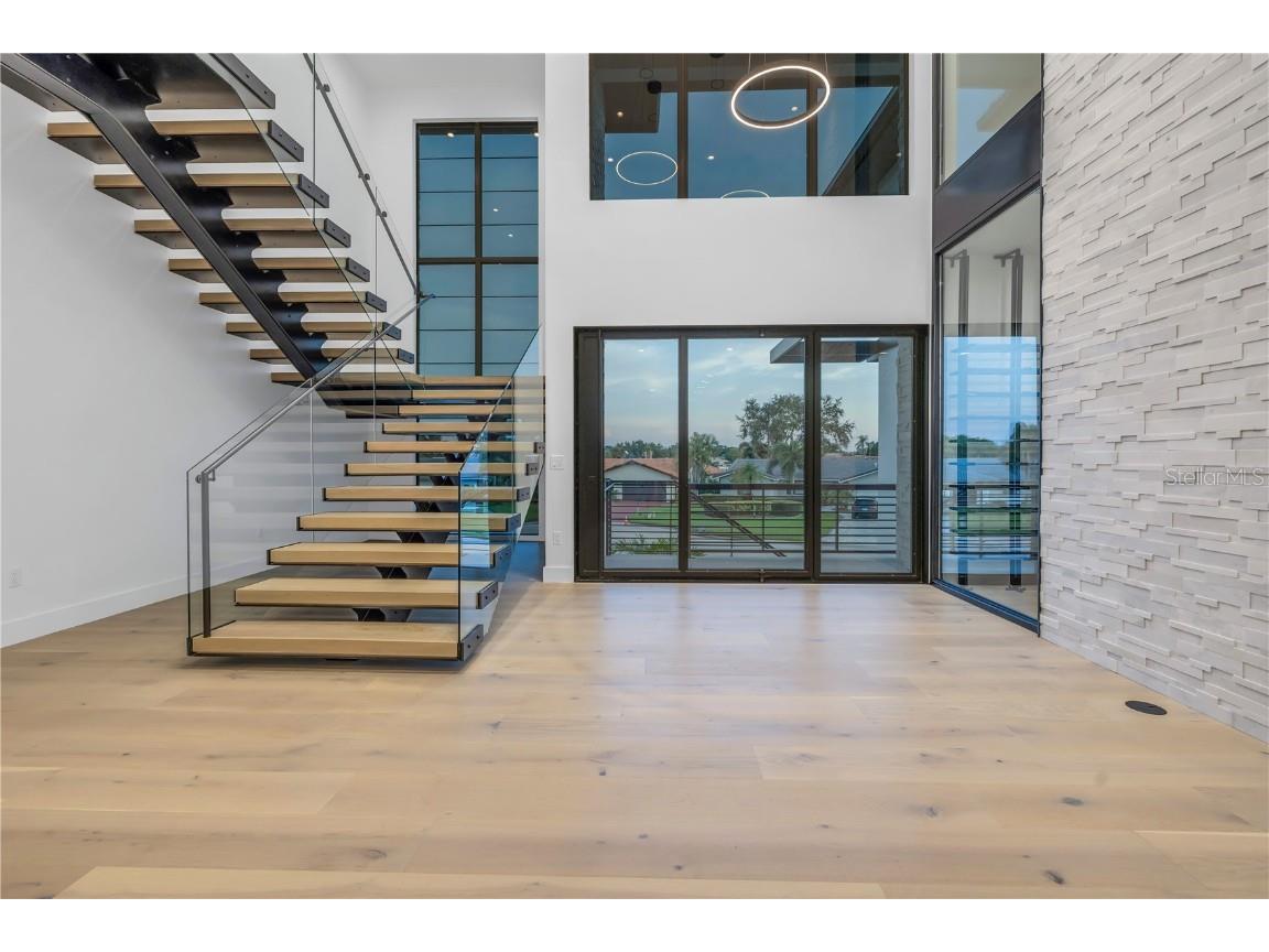 2081 Michigan Avenue NE Saint Petersburg FL 33703 TB8344767 image8