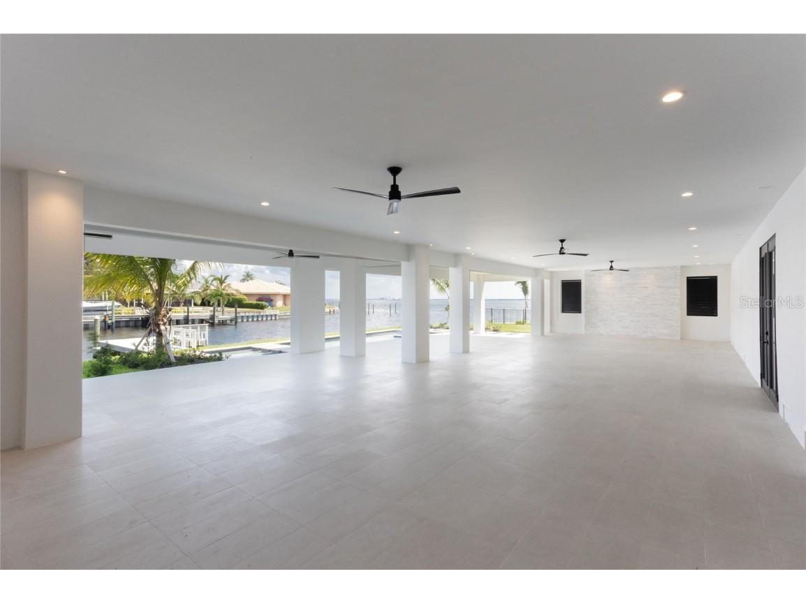 2081 Michigan Avenue NE Saint Petersburg FL 33703 TB8344767 image80