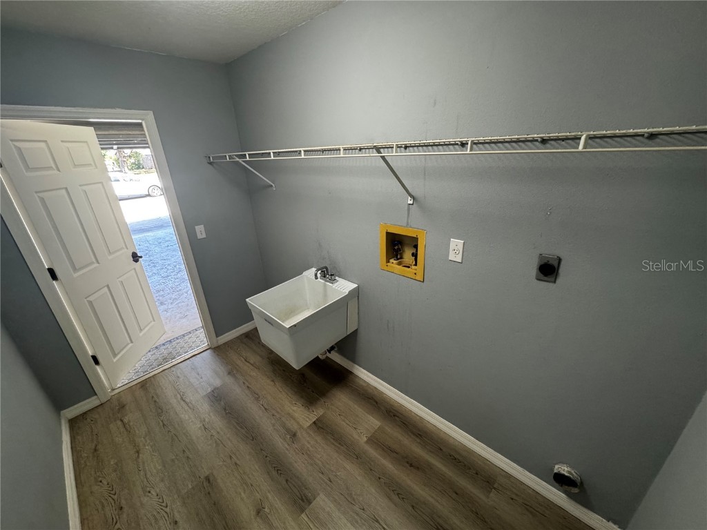 2082 Old Arbor Court Sarasota FL 34232 TB8445624 image3