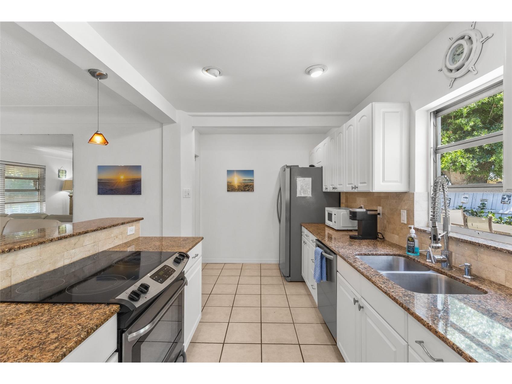 2082 Orchid Street Sarasota FL 34239 A4690466 image11