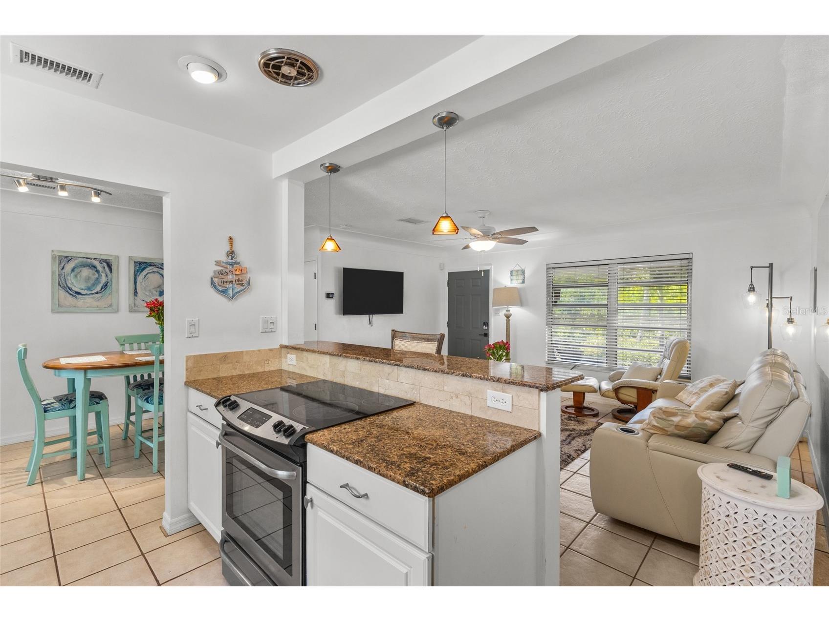 2082 Orchid Street Sarasota FL 34239 A4690466 image12