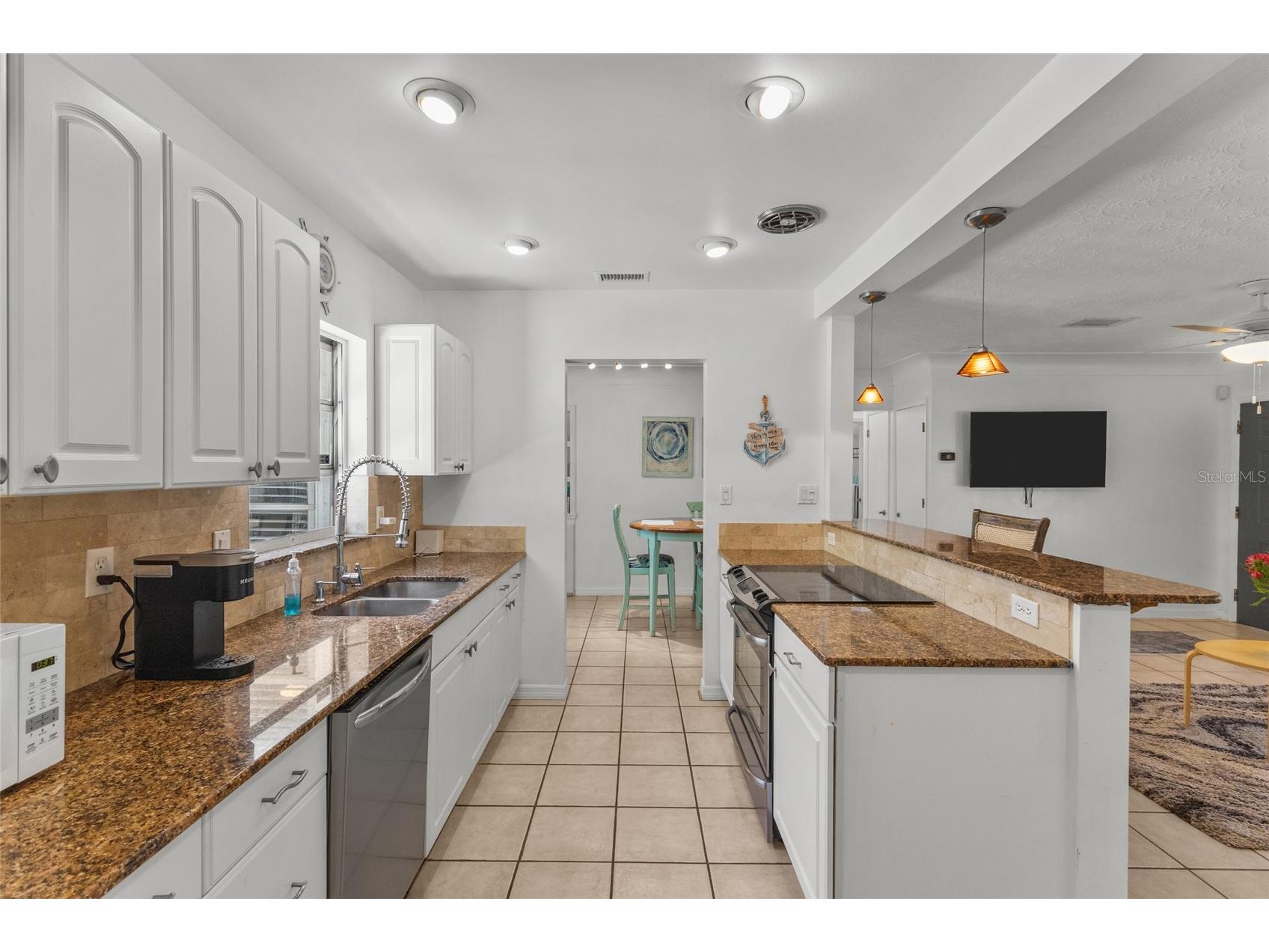 2082 Orchid Street Sarasota FL 34239 A4690466 image13