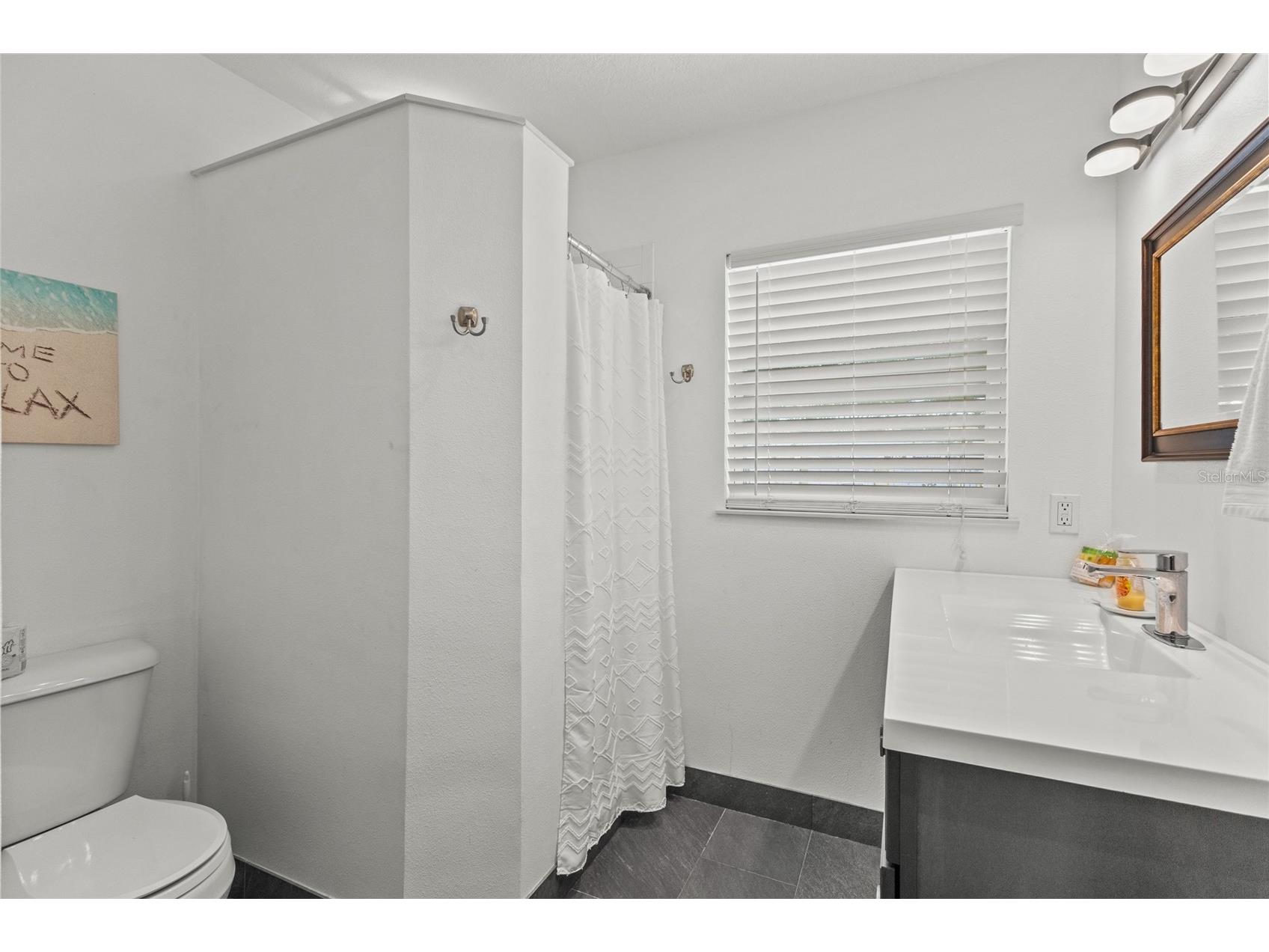 2082 Orchid Street Sarasota FL 34239 A4690466 image18