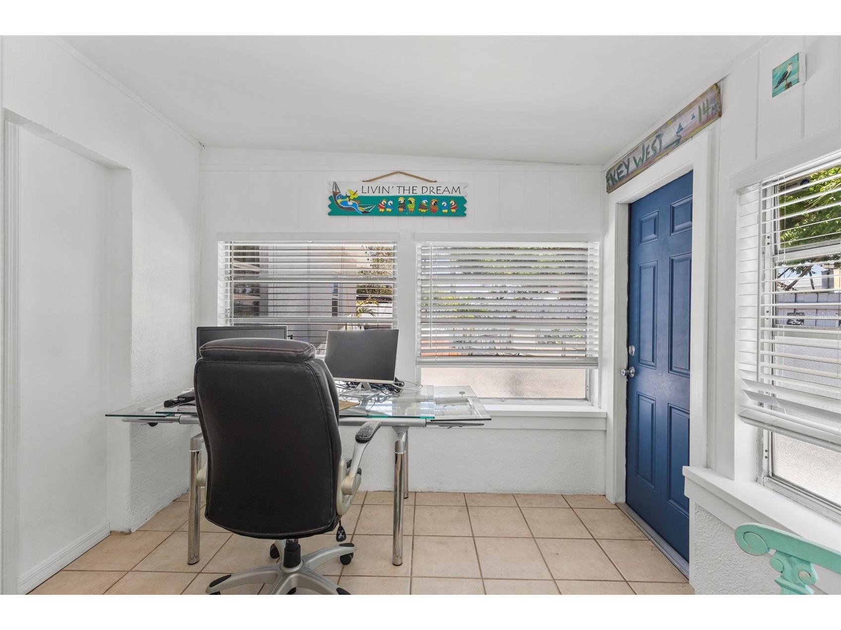 2082 Orchid Street Sarasota FL 34239 A4690466 image24