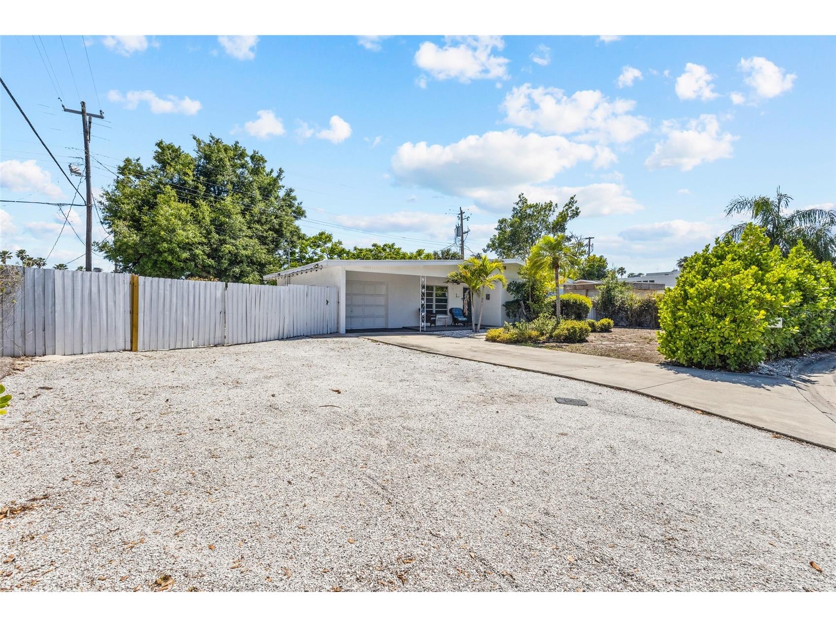 2082 Orchid Street Sarasota FL 34239 A4690466 image3